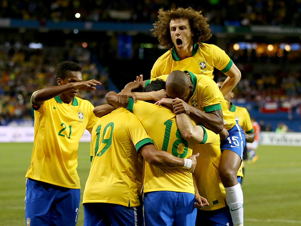 " دونغا " مدرب منتخب البرازيل يحقق الفوز العاشر للفريق
