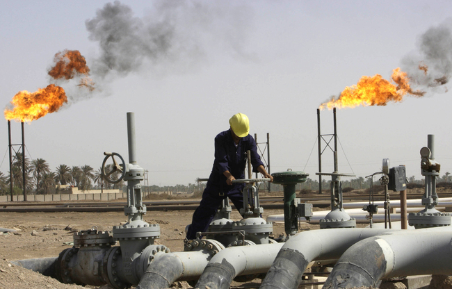 النفط يقفز حوالي 5 بالمئة في أكبر مكاسب لجلسة واحدة منذ أبريل