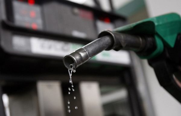 رغم تواصل انخفاضه عالميا.. ارتفاع في أسعار الوقود لشهر مايو بالإمارات