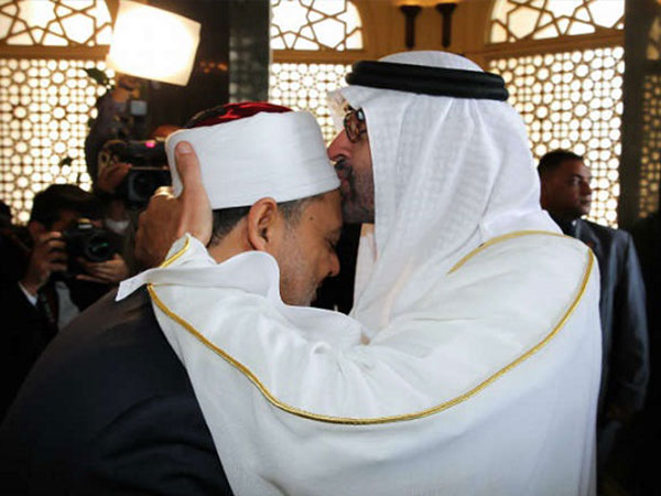 "واشنطن بوست": الإمارات تدعم "إسلام الأزهر" في مواجهة قطر والسعودية