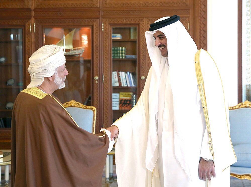 أمير قطر ووزير خارجية عُمان يبحثان مستجدات الأزمة الخليجية