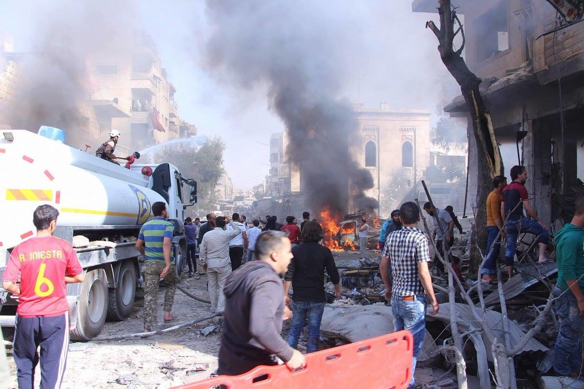 مقتل وإصابة 27 مدنياً بقصف على سوق في إدلب