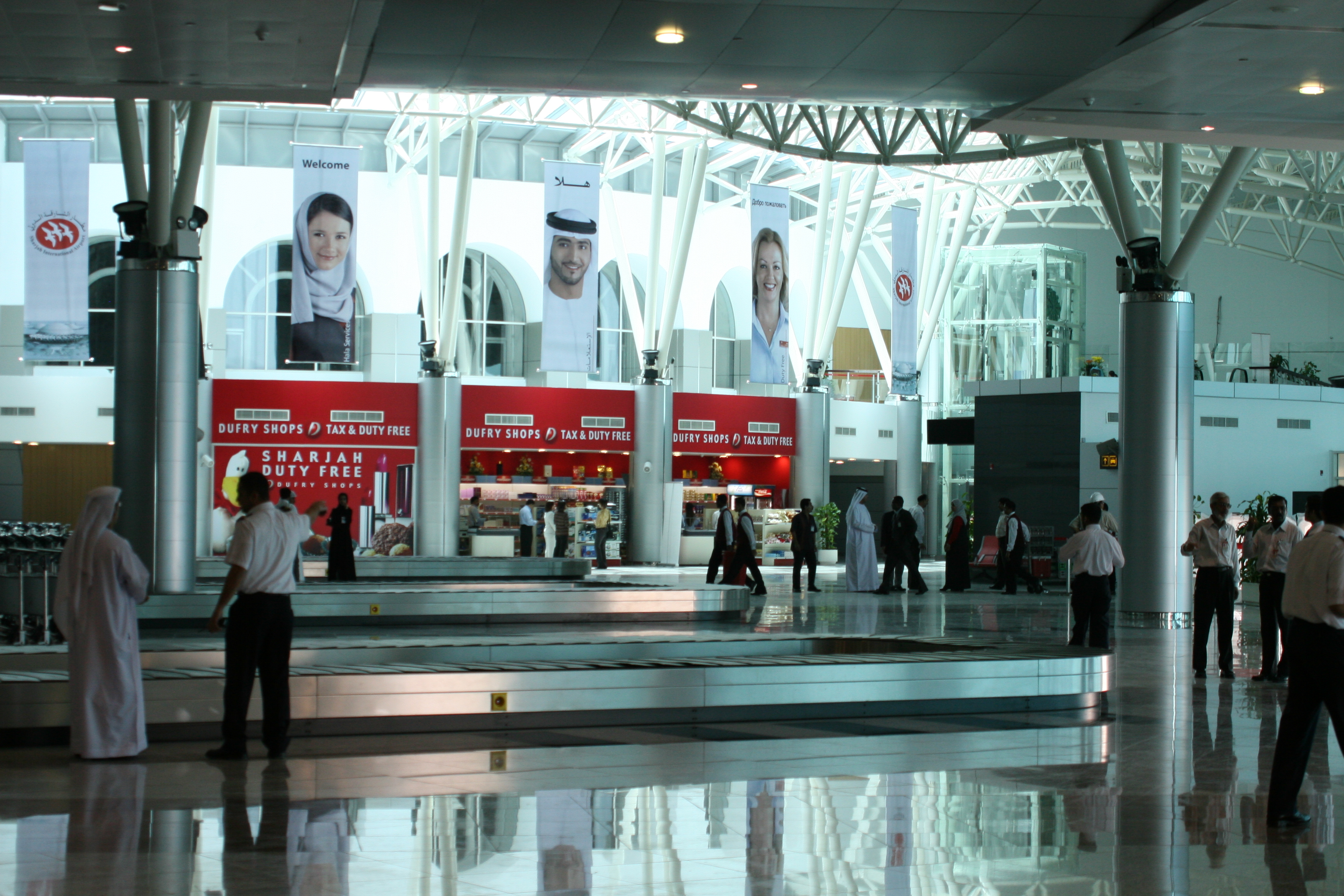 مطار الشارقة يستقبل 2.4 مليون مسافر خلال الربع الأول من 2015