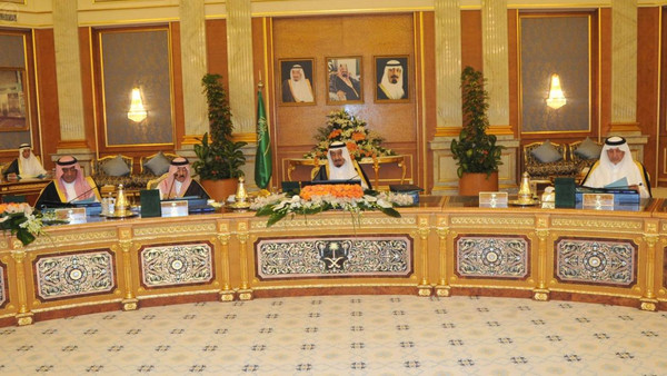 السعودية: السياسات الطائفية والإقصائية سبب لما يحصل في العراق