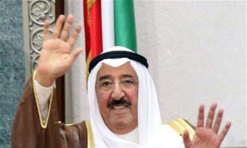 أمير الكويت يعود بعد رحلة علاجية استمرت شهرًا