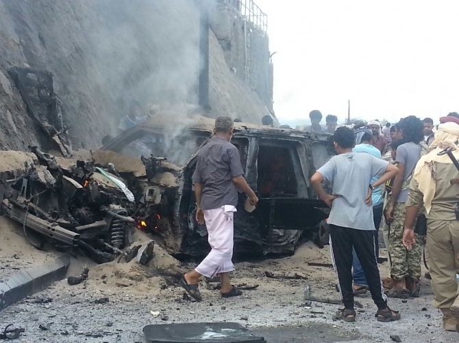 اغتيال ضابط كبير في عدن ومقاتلو القاعدة يسيطرون على بلدة جنوبية