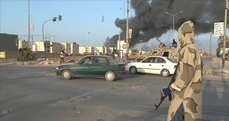 ثوار بنغازي يبدؤون عملية للسيطرة علي مطار من يد حفتر