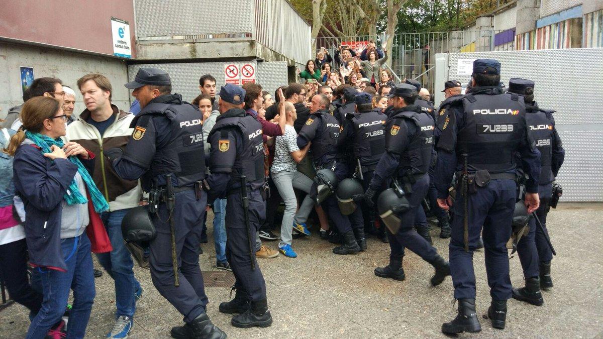 مئات الإصابات باشتباكات بين الشرطة ومؤيدي انفصال كتالونيا