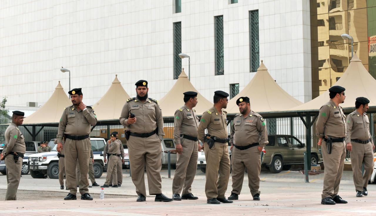 إيقاف 38 شخصاً بالسعودية متورطين بقضايا أمنية وإرهابية