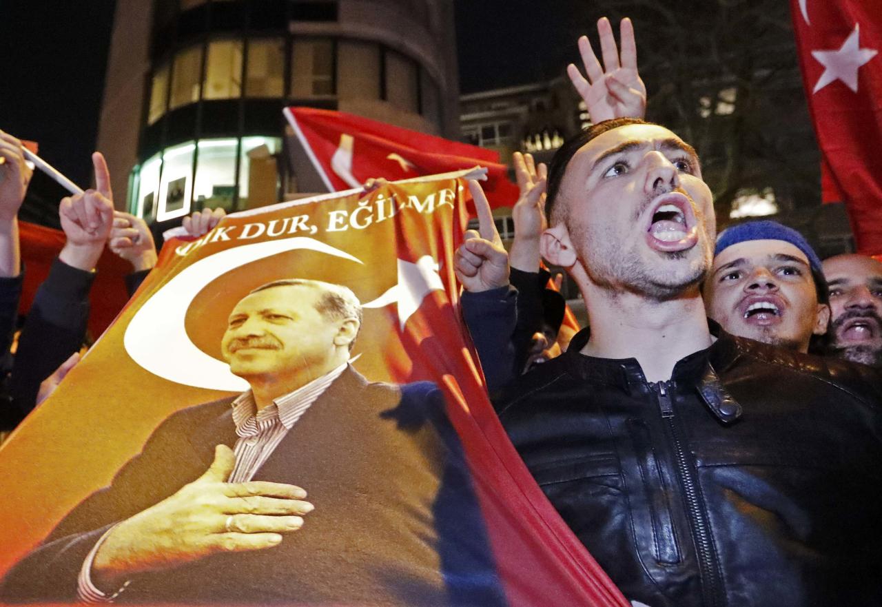 اتحاد علماء المسلمين يدعو لتضامن عالمي مع تركيا ضد هولندا