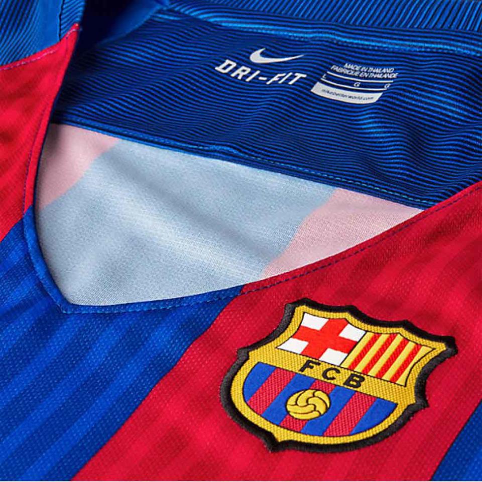 برشلونة يكشف عن قميصه الجديد