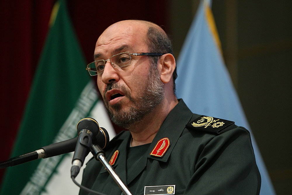 وزير الحرب الإيراني يهدد بـ"دمار شامل" للإمارات والبحرين وقطر