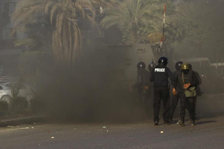مقتل شرطي مصري في هجوم بقنبلة بالقاهرة