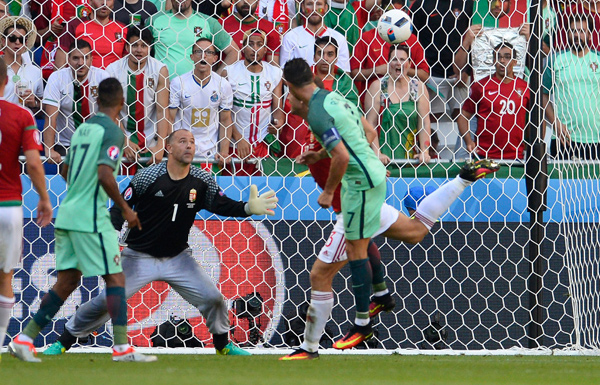كأس أوروبا 2016: رونالدو يؤهل البرتغال ويحطم رقمين قياسيين