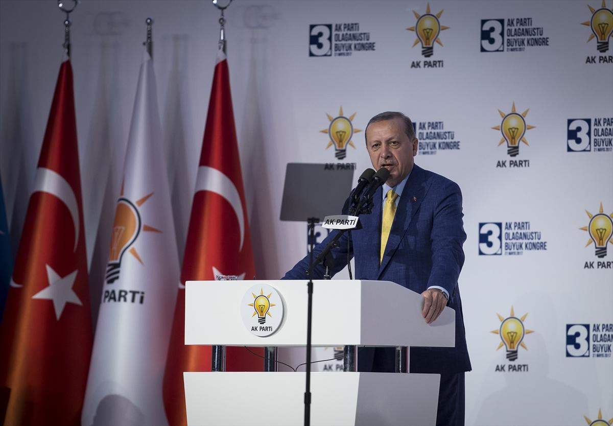 أردوغان يعود إلى رئاسة حزب العدالة والتنمية