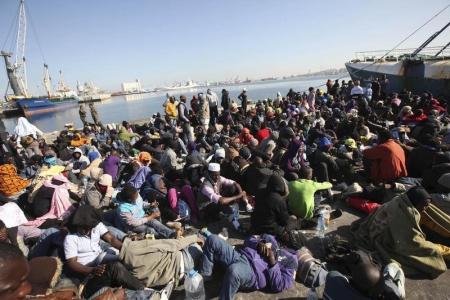 مصرع 40 شخصًا بغرق قارب مهاجرين قبالة السواحل الليبية