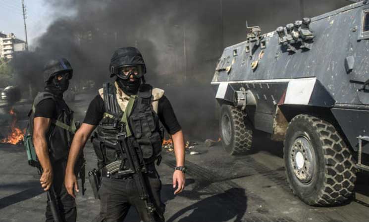 مقتل 10 عسكريين مصريين بتفجير عبوتين ناسفتين في وسط سيناء
