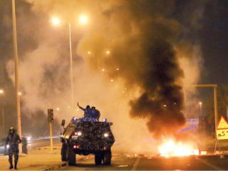 أمير الكويت يدعو للحفاظ على الأمن والاستقرار قبيل احتجاجات جديدة