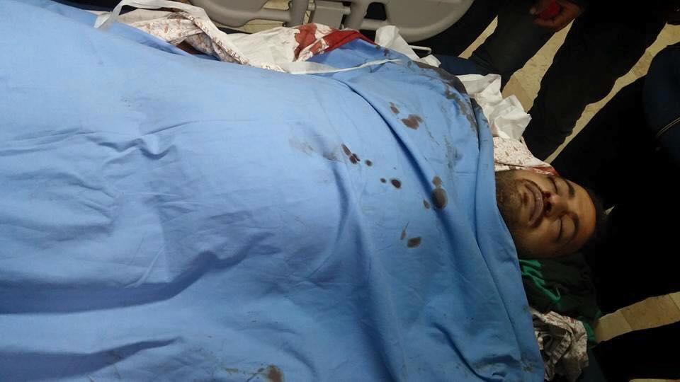 قوة إسرائيلية تغتال جريحاً بمستشفى في الخليل وتختطف آخر