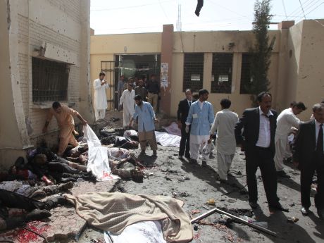 الإمارات تدين تفجير كويتا وتتضامن مع باكستان في الحرب ضد الإرهاب