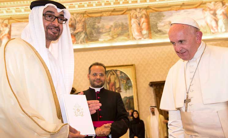 بعد لقائه البابا.. محمد بن زايد يدعو للتعاون في مواجهة "التعصب الديني"