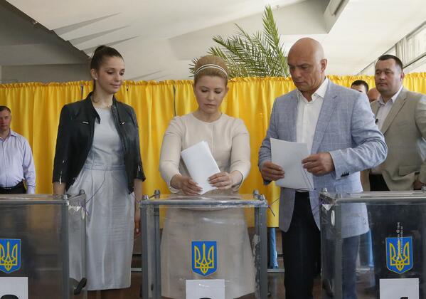 الأوكرانيون ينتخبون رئيسهم الجديد