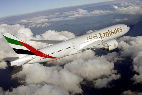 طيران الإمارات يفرض رسوما جديدة على المسافرين