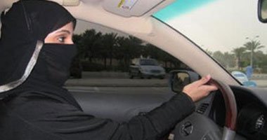 اعتقال سعوديتين لانتهاكهما حظر قيادة السيارة في المملكة