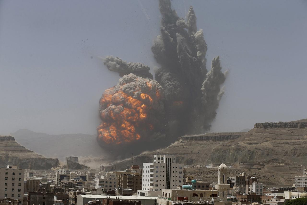 الحوثيون يفقدون مناطق بتعز وغارات التحالف تقتل 6 منهم
