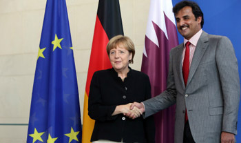 أمير قطر يبحث بألمانيا مكافحة الإرهاب وحقوق الإنسان