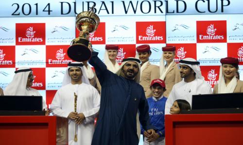 محمد بن راشد يتسلم كأس بطولة العالم للخيل