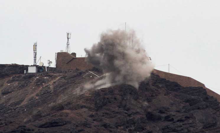 تسعة قتلى في عدن واشتباكات بالدبابات والمدفعية الثقيلة