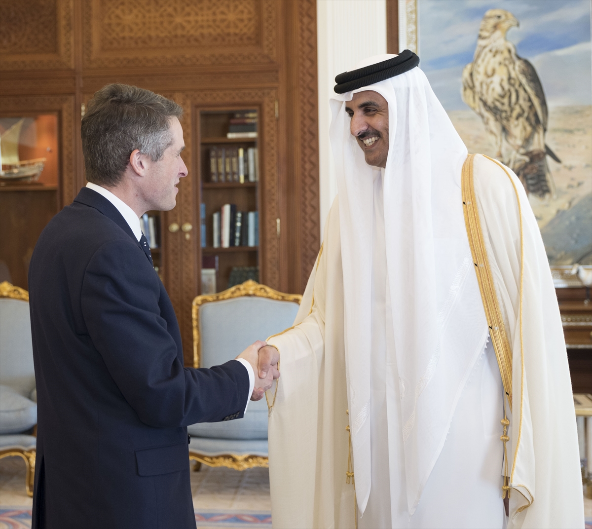 أمير قطر يبحث مع وزير الدفاع البريطاني التعاون العسكري