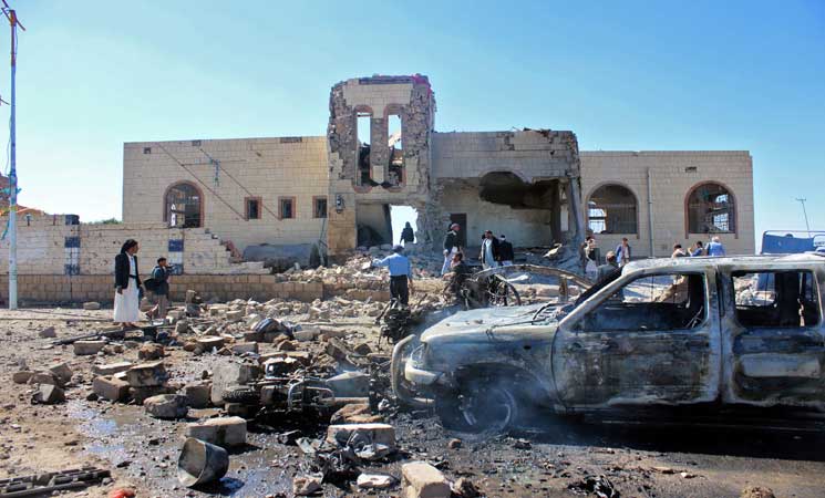 مصادر يمنية : مقتل 17 شخصاً في قصف للتحالف في صنعاء والحديدة