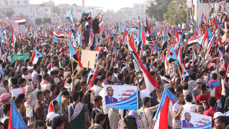 ببيان رسمي.. "الانفصالي الزبيدي" يحظر نشاط "الإصلاح اليمني" في الجنوب