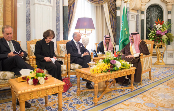 الملك سلمان يستقبل وزير الخارجية الفرنسي في الرياض