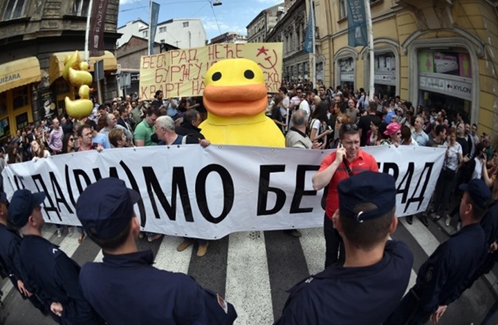 الآلاف يتظاهرون ضد مشروع إماراتي في بلغراد