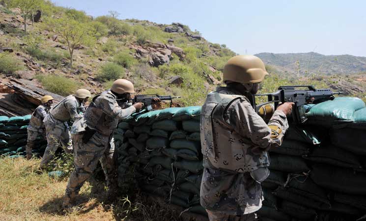 الحوثيون يطلقون صاروخاً على مركز قيادة الجيش السعودي في جازان