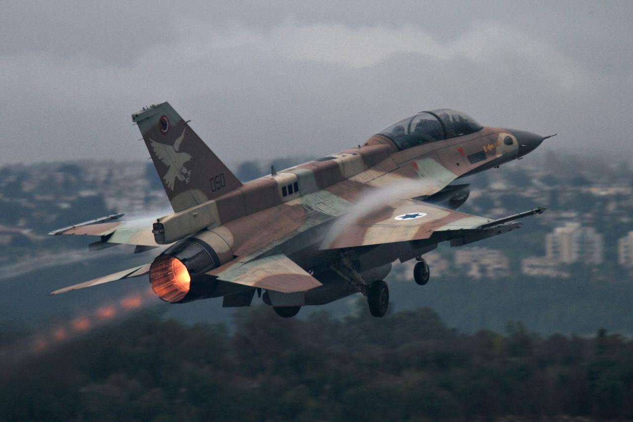 الجيش الإسرائيلي يقصف مواقع للنظام السوري في القنيطرة