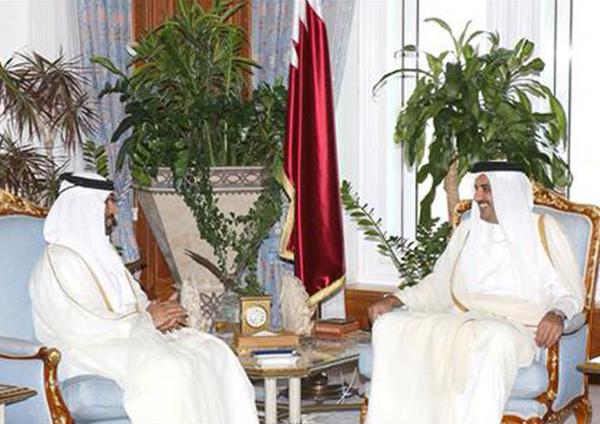 أمير قطر يتسلم أوراق اعتماد سفير الإمارات في الدوحة
