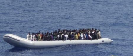 غرق زورق قبالة السواحل الليبية يقل 170 أفريقيا 