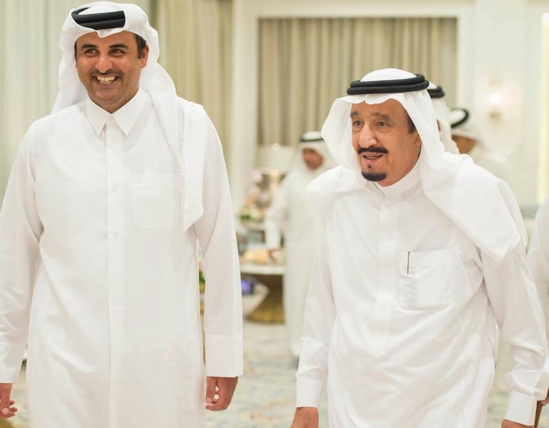 أمير قطر والملك سلمان يبحثان تطورات المنطقة في طنجة المغربية