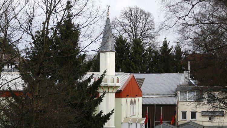 مجهولون يلقون زجاجات حارقة على "مسجد تركي" في ألمانيا
