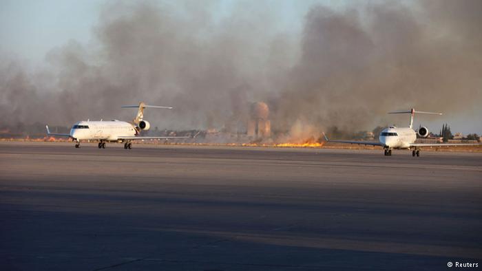تجدد الاشتباكات في مطار طرابلس ودول تجلي رعاياها