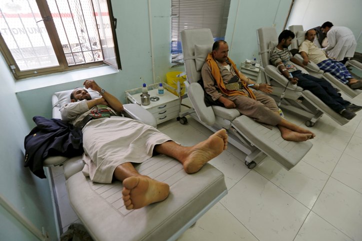 وفاة مؤسس الهلال الأحمر اليمني بسبب نقص في الإمدادات الطبية