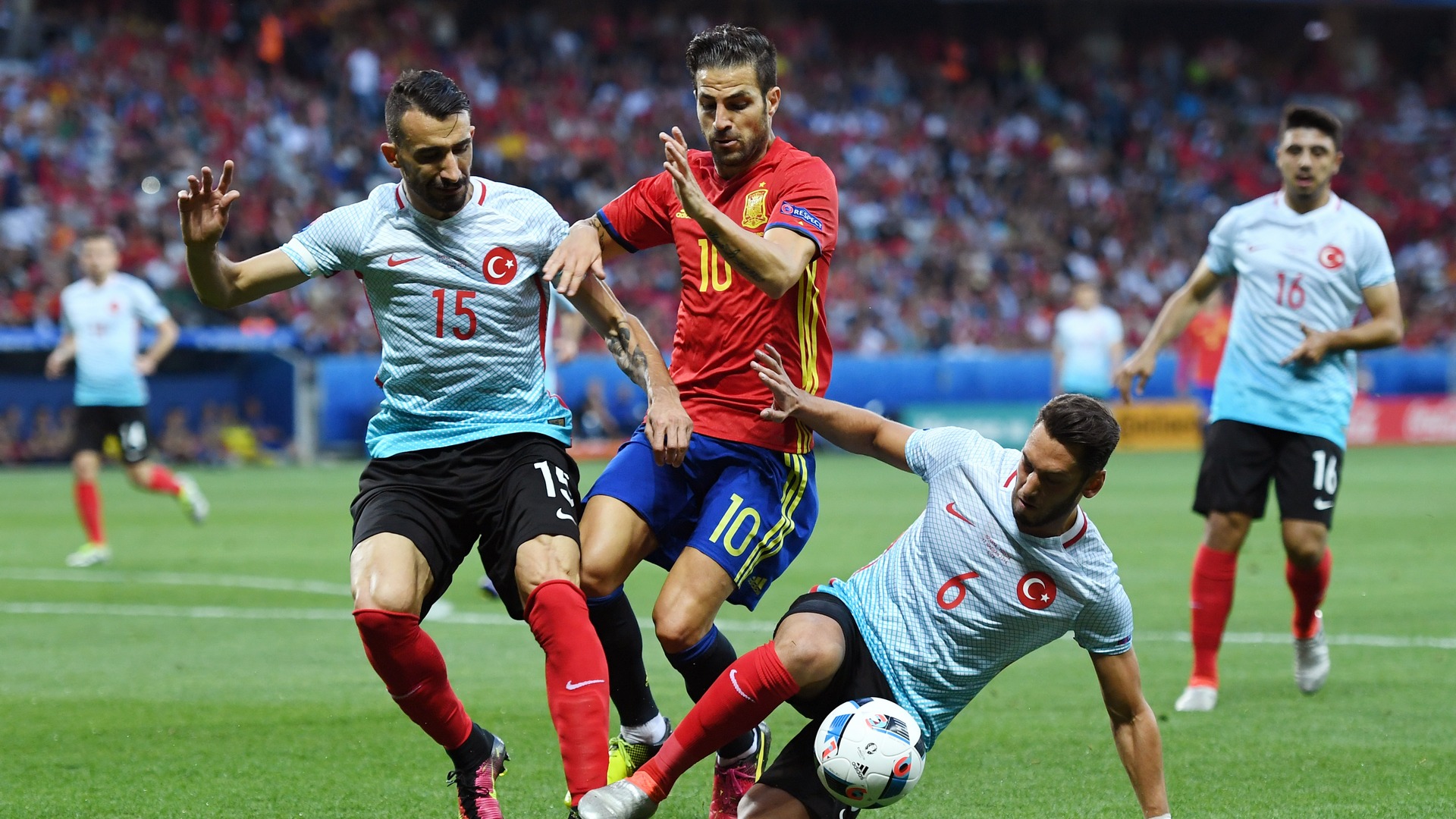 ثنائية موراتا تقود اسبانيا لفوز سهل على تركيا
