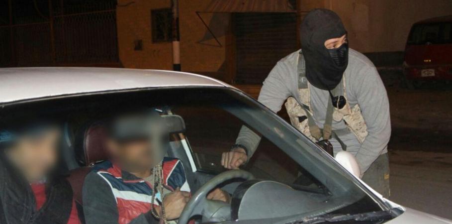 "داعش سيناء" يتحدى السيسي ويقيم حواجز تفتيش في العريش