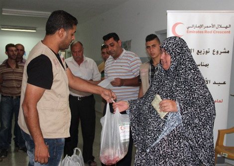 الهلال الأحمر: 700 عائلة فلسطينية استفادت من مشروع الأضاحي