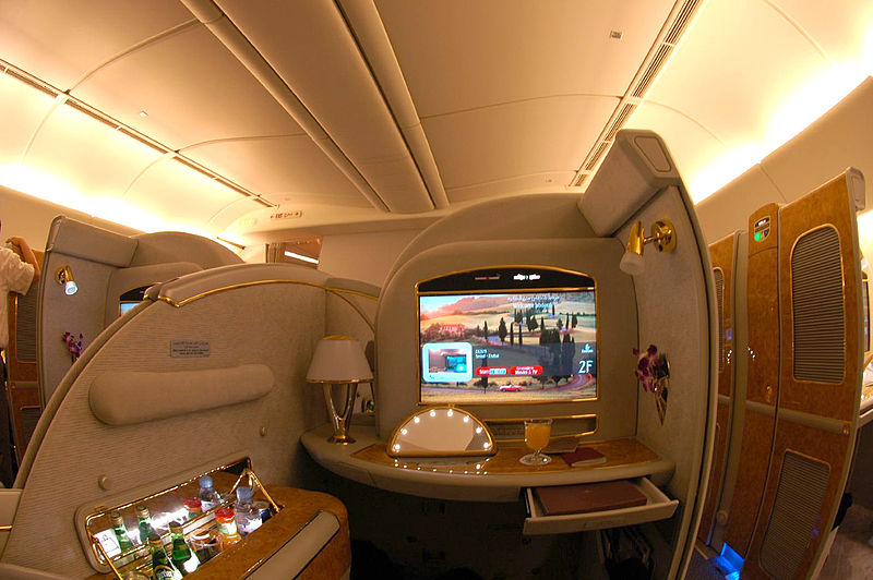 طيران الإمارات تتسلم الجيل الجديد من طائرات A380 وبوينج 777