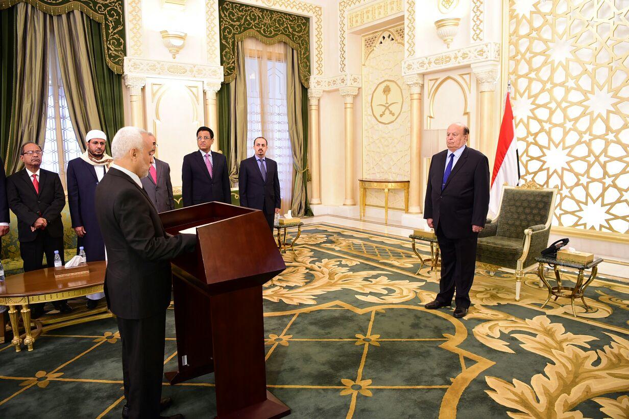 7 وزراء جدد يؤدون اليمين أمام الرئيس اليمني في الرياض